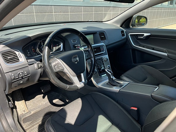 Volvo V60 13 of 27