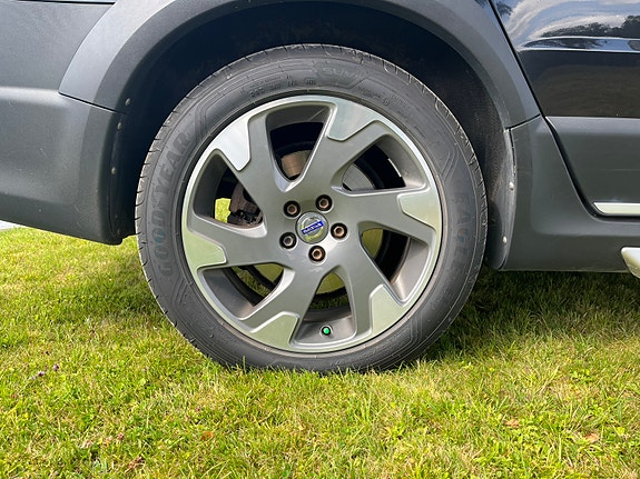 Volvo XC70 5 of 17