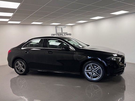 Mercedes-Benz A250 e 11 of 15