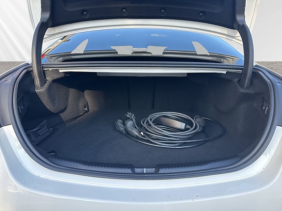 Mercedes-Benz C300 e 30 of 30