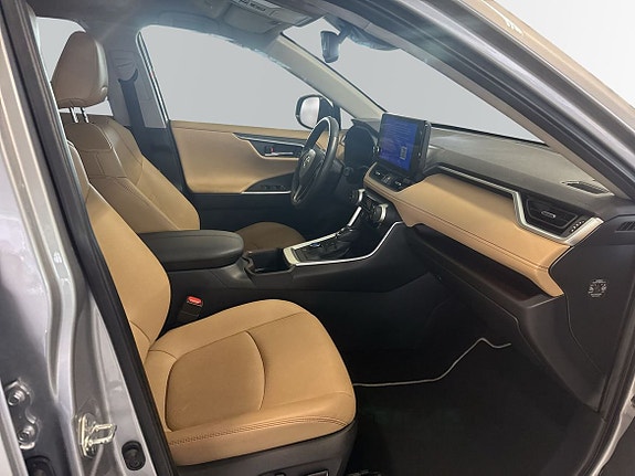 Toyota RAV4 6 of 17