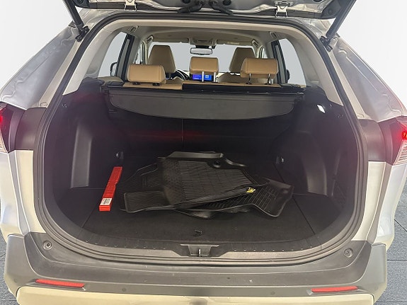 Toyota RAV4 10 of 17
