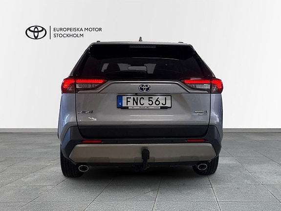 Toyota RAV4 4 of 17