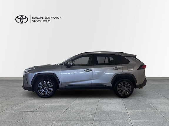 Toyota RAV4 3 of 17