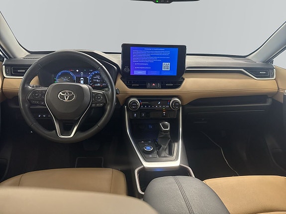 Toyota RAV4 8 of 17