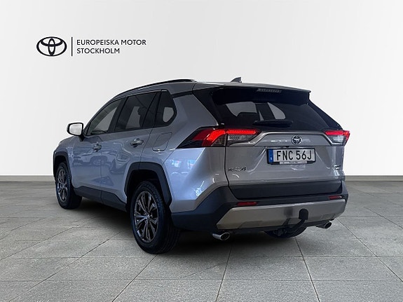 Toyota RAV4 2 of 17