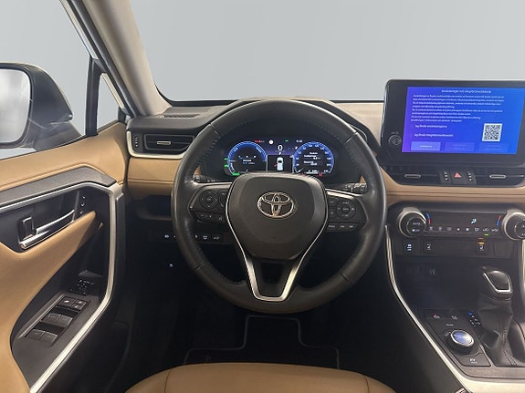 Toyota RAV4 9 of 17