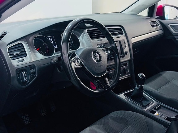 Volkswagen Golf VII 10 of 21