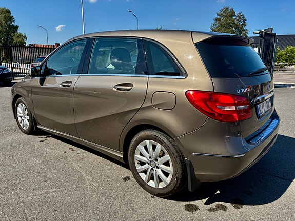 Mercedes-Benz B180 3 of 8