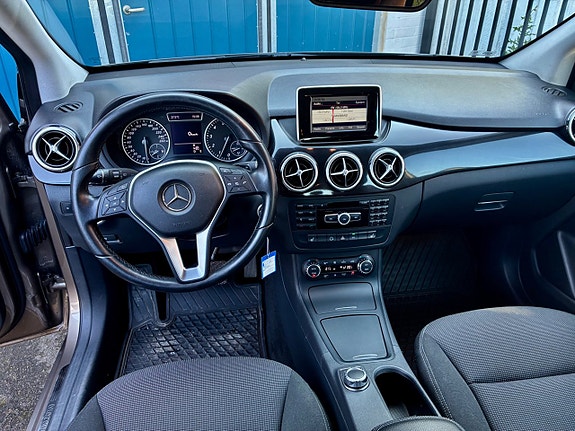 Mercedes-Benz B180 5 of 8