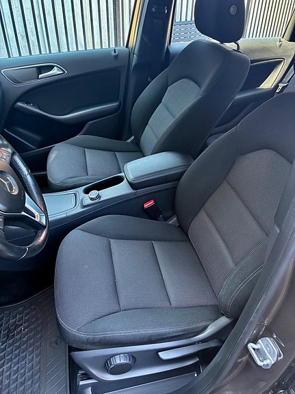 Mercedes-Benz B180 6 of 8