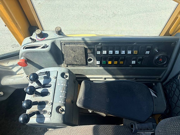 Volvo L 90 E 9 of 12