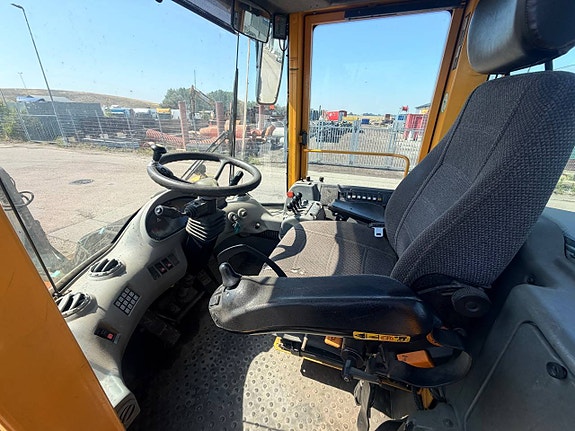 Volvo L 90 E 8 of 12