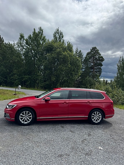 Volkswagen Passat 2 of 7