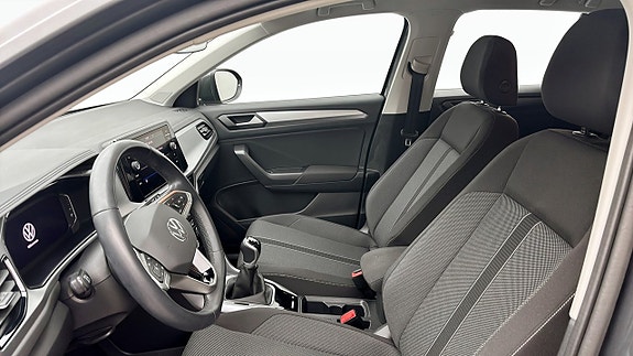 Volkswagen T-Roc 8 of 12
