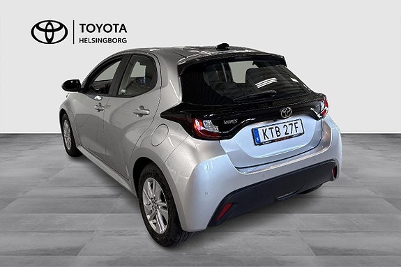 Toyota Yaris 6 of 12