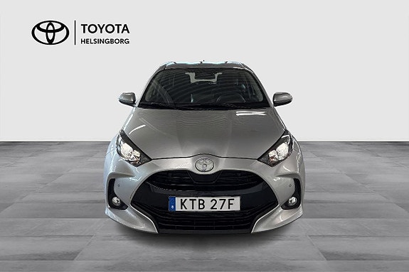 Toyota Yaris 2 of 12