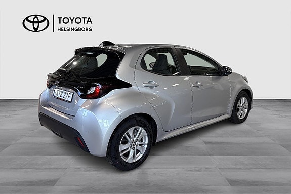 Toyota Yaris 4 of 12