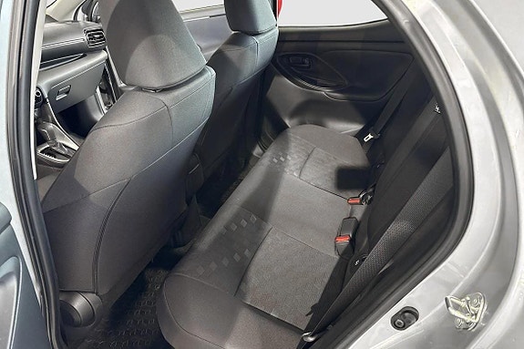 Toyota Yaris 8 of 12