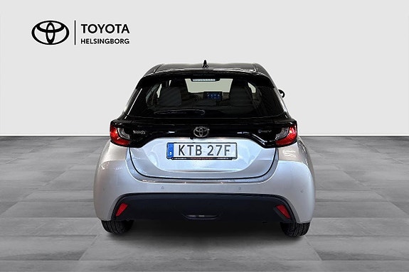 Toyota Yaris 5 of 12
