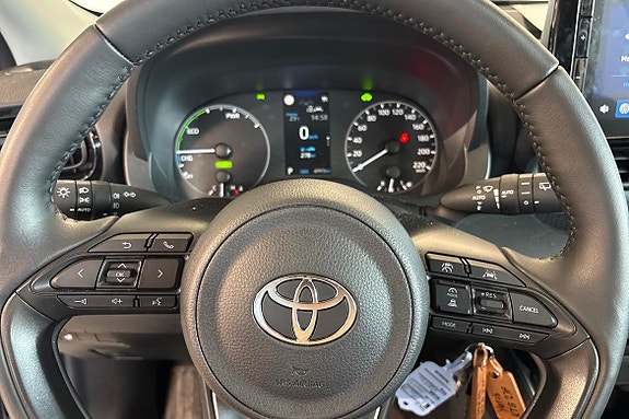 Toyota Yaris 10 of 12