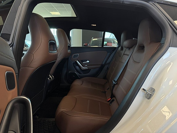 Mercedes-Benz CLA45 24 of 27