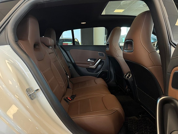 Mercedes-Benz CLA45 23 of 27