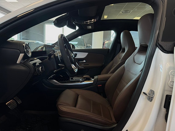Mercedes-Benz CLA45 17 of 27