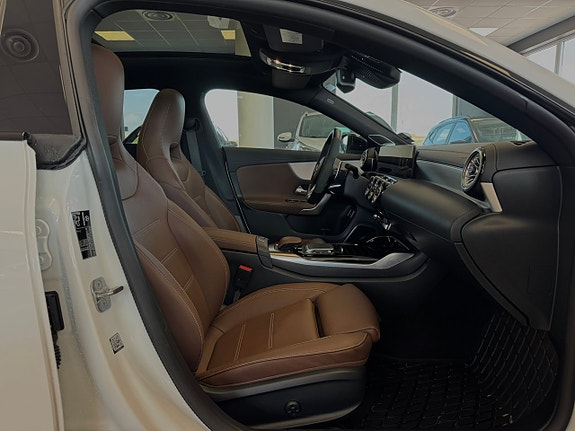 Mercedes-Benz CLA45 20 of 27