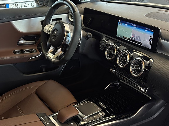 Mercedes-Benz CLA45 13 of 27