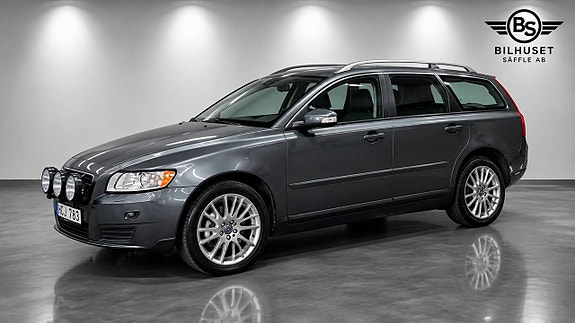 Volvo V50 3 of 5