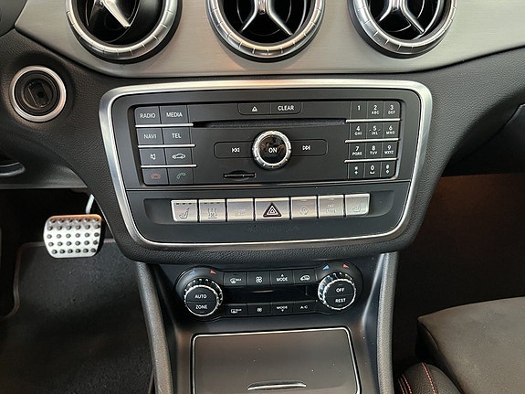 Mercedes-Benz CLA200 8 of 16