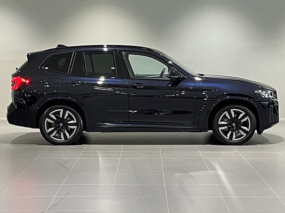 BMW iX3 3 of 20