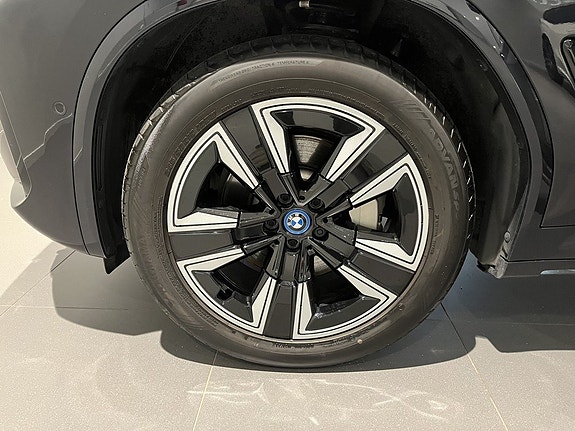 BMW iX3 5 of 20