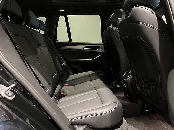 BMW iX3 7 of 20