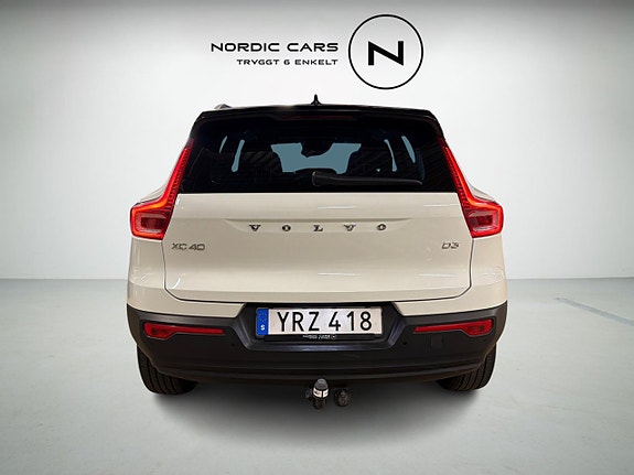 Volvo XC40 3 of 15