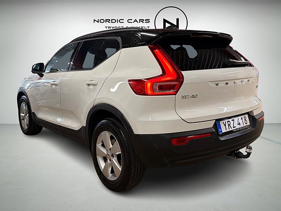 Volvo XC40 2 of 15
