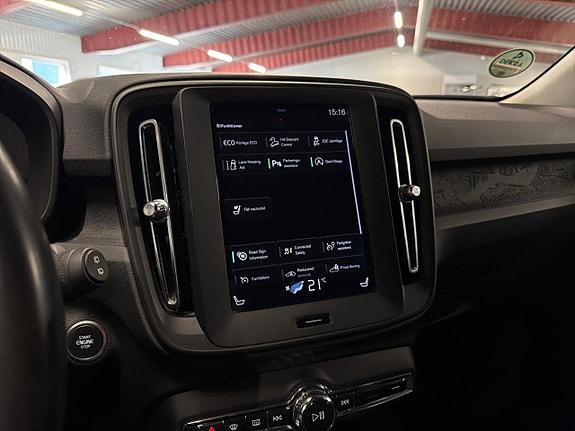 Volvo XC40 13 of 15