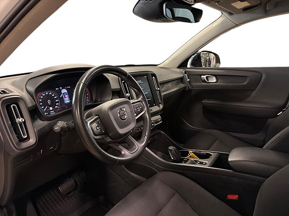 Volvo XC40 7 of 15