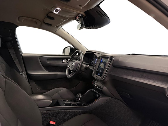 Volvo XC40 8 of 15