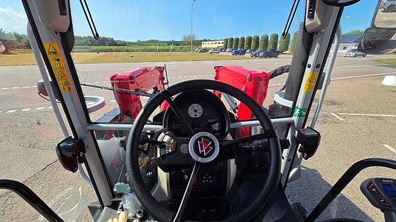 Massey Ferguson 5M.115 Kampanjtraktor 8 of 10