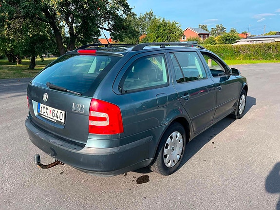 Skoda Octavia 2 of 6