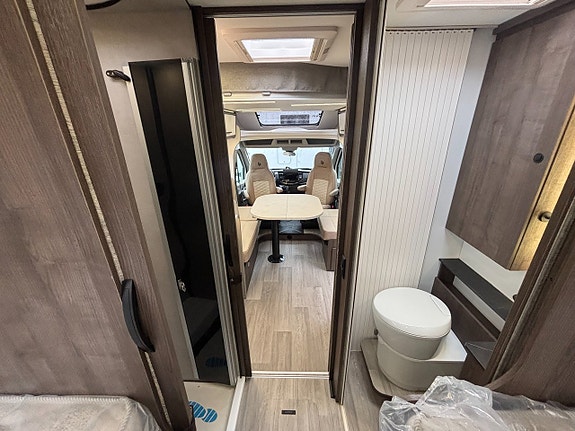 Benimar Tessoro T 468 Face-to-Face / Nedsänkbar säng / Dieselvärmare / AUT 17 of 18