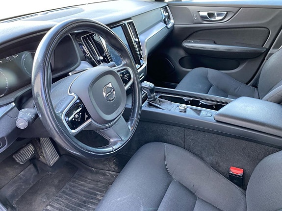 Volvo V60 2 of 4