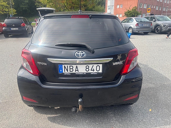 Toyota Yaris 2 of 7