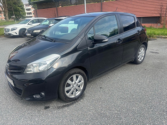 Toyota Yaris 4 of 7