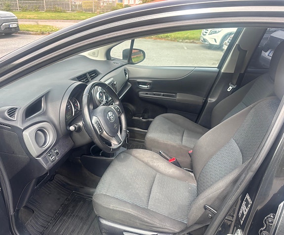 Toyota Yaris 7 of 7