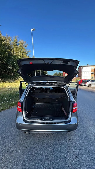 Mercedes-Benz B180 3 of 8