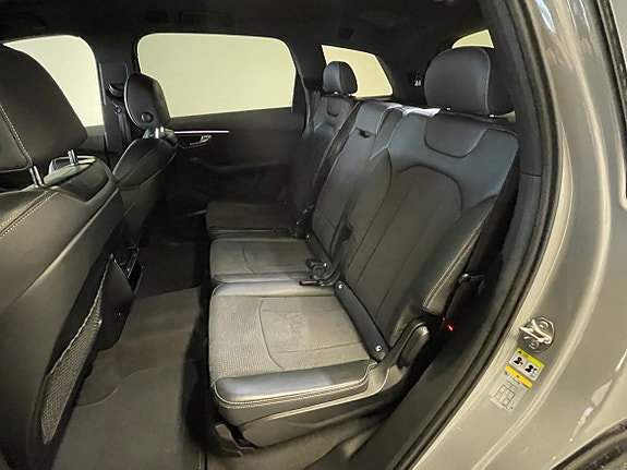Audi Q7 7 of 7