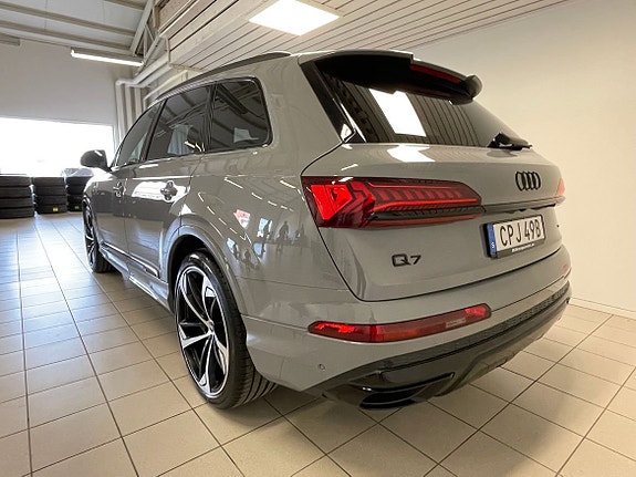 Audi Q7 4 of 7